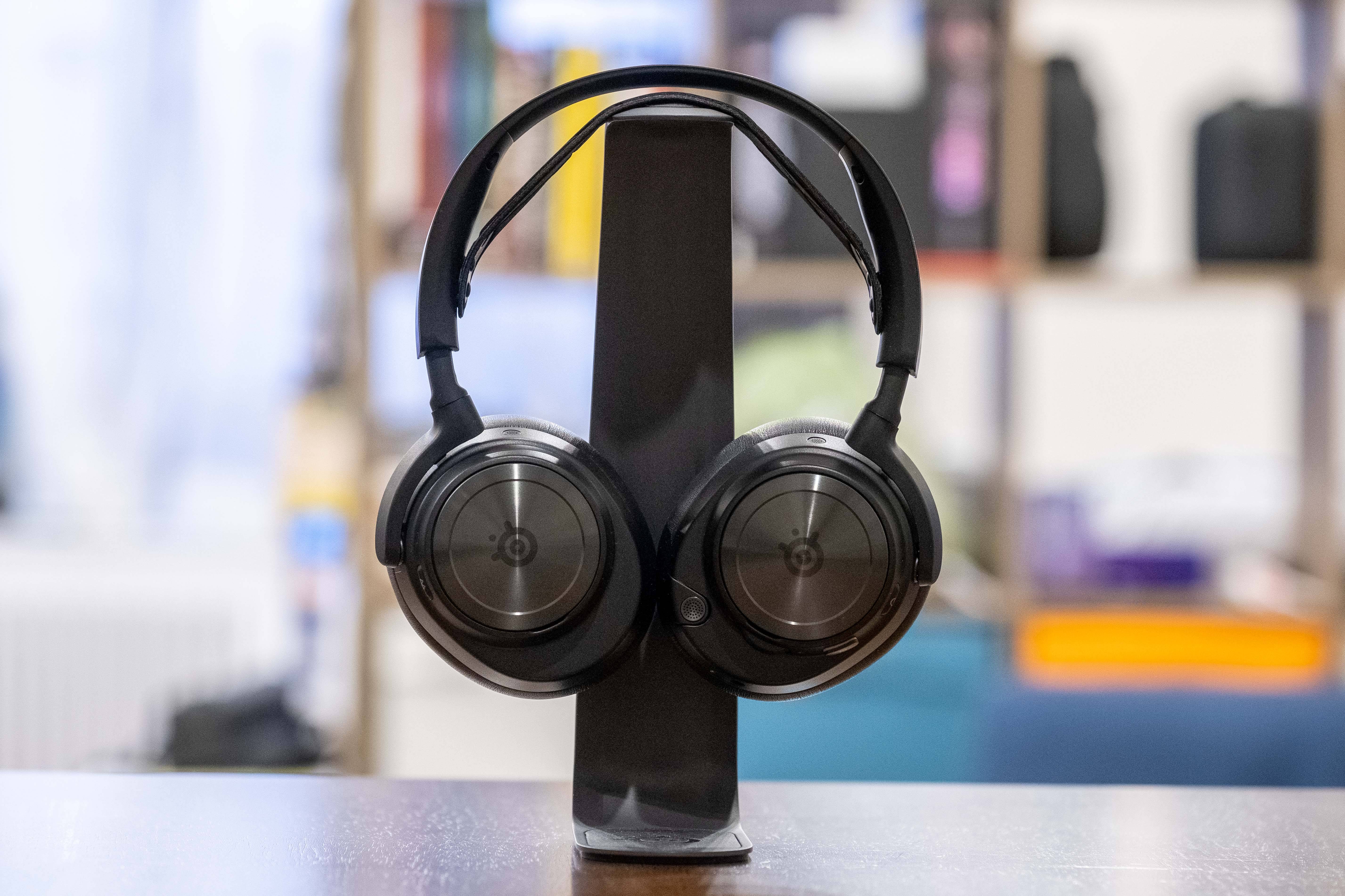 SteelSeries Arctis Nova Pro Wireless - Image 2