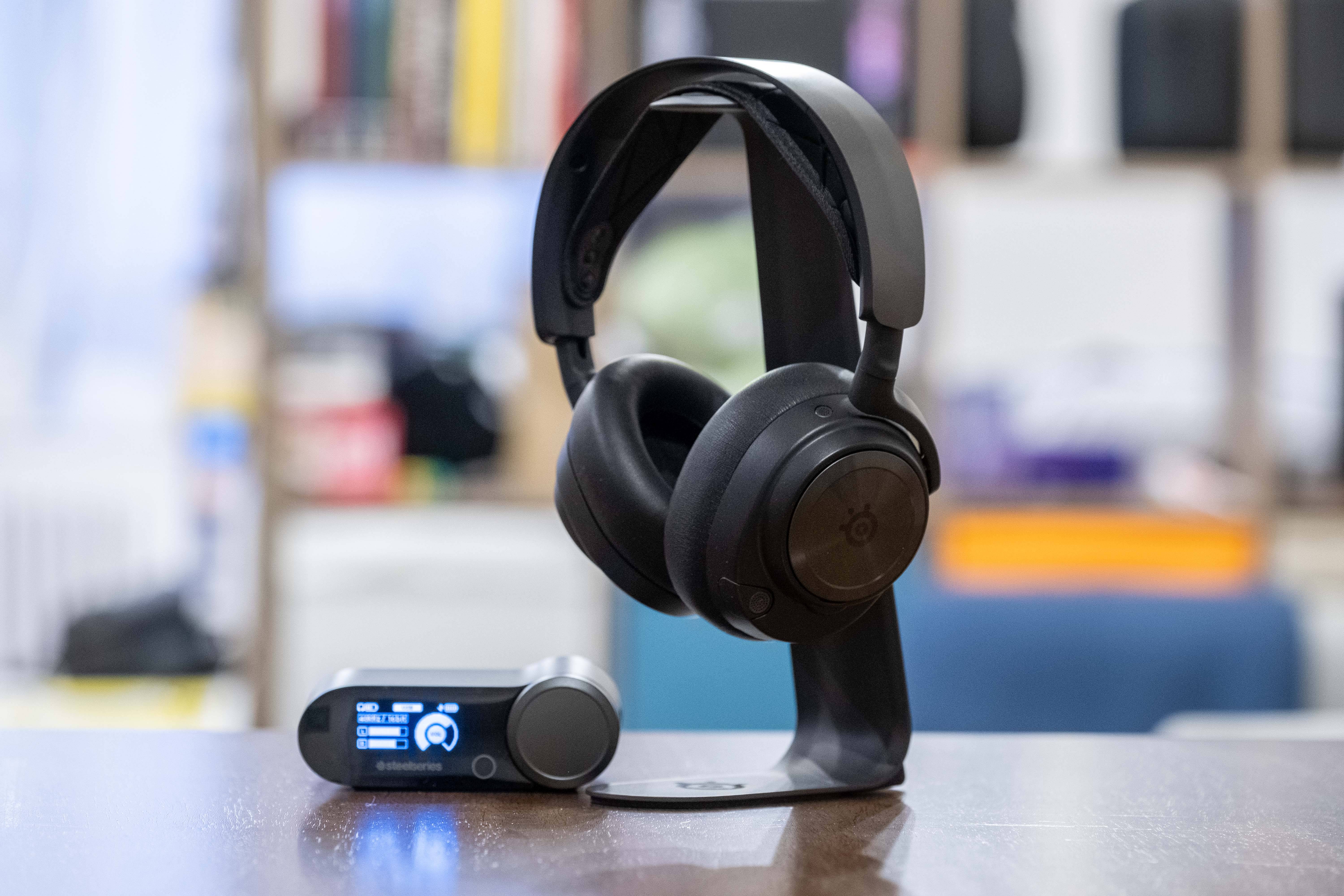 SteelSeries Arctis Nova Pro Wireless - Image 1