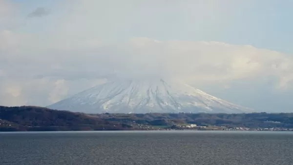 Yotei ၏သရဲတစ်ဆေသည် Hokkaido ကိုအန္တရာယ်နှင့်အလှအပအတွက်ဖြစ်သည်